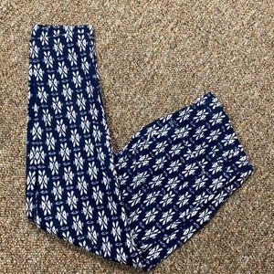 Time & Tru wht & Blue design leggings. Size Medium